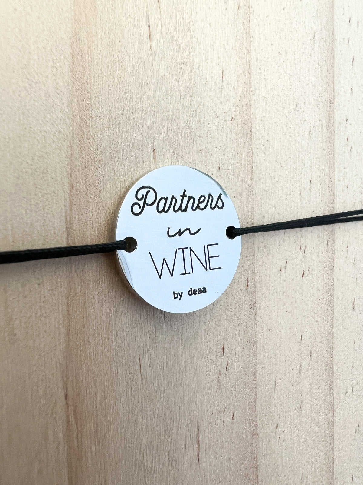 Partners in Wine – Bracelet Médaillon