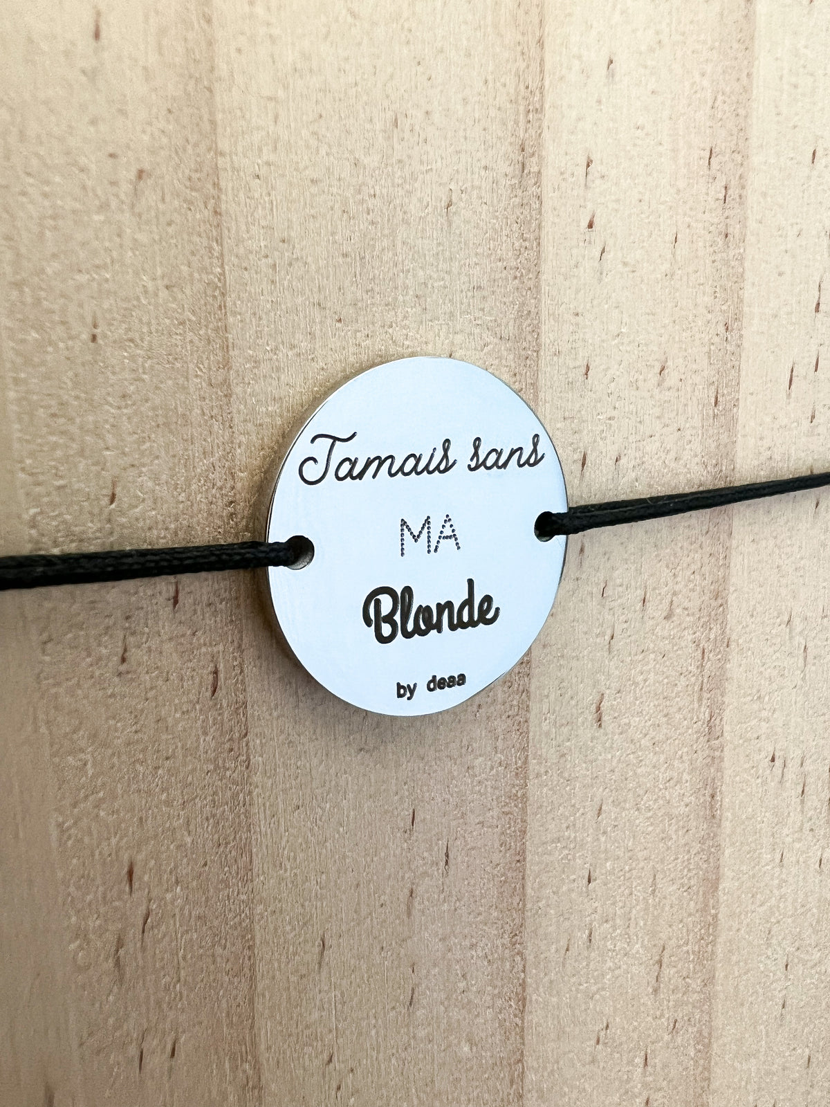 Jamais sans ma Blonde – Bracelet Médaillon