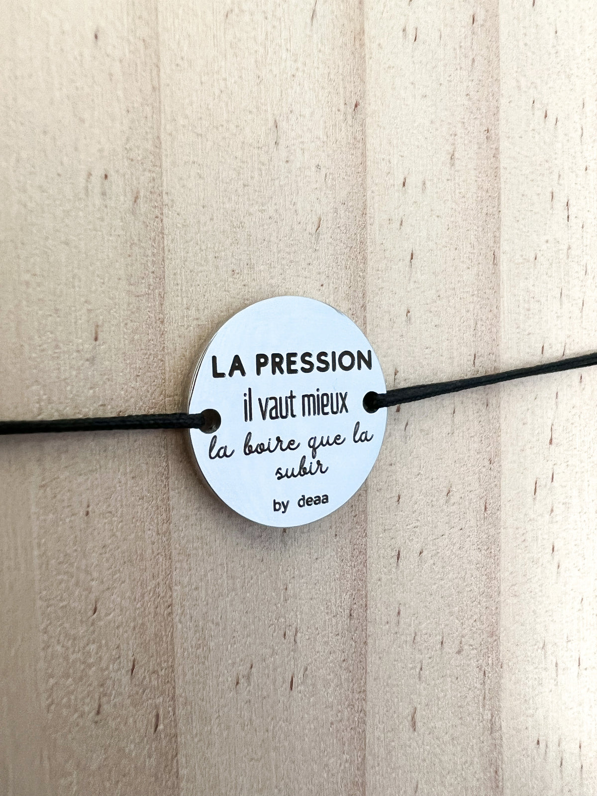 La Pression il Vaut Mieux la Boire – Bracelet Médaillon