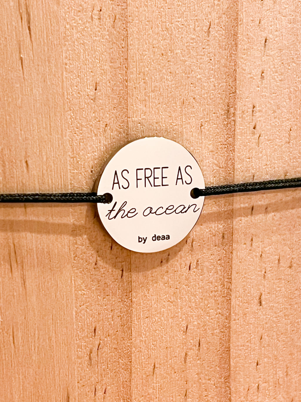As Free as Ocean – Bracelet Médaillon