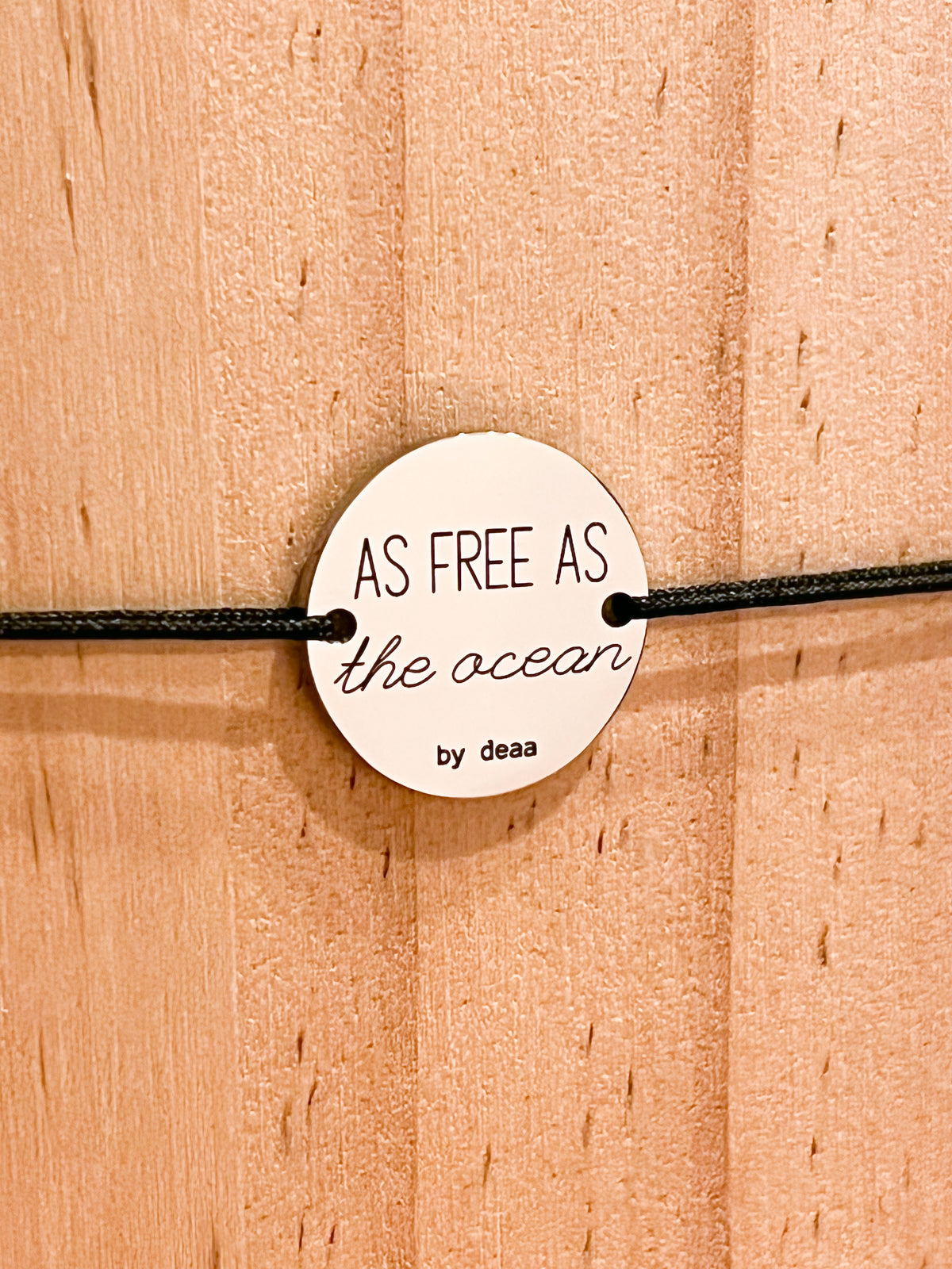 As Free as Ocean – Bracelet Médaillon