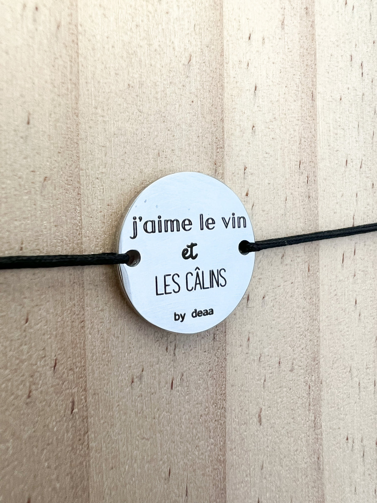 J'aime le Vin et les Câlins – Bracelet Médaillon