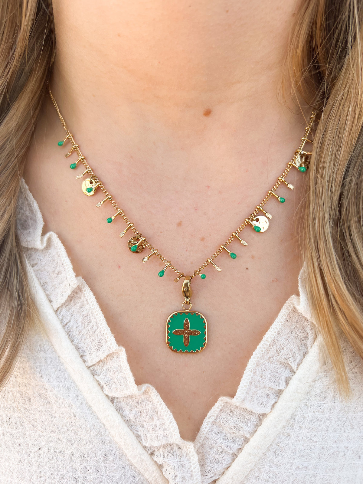Romane – Collier Pendentif Émaillé Vert