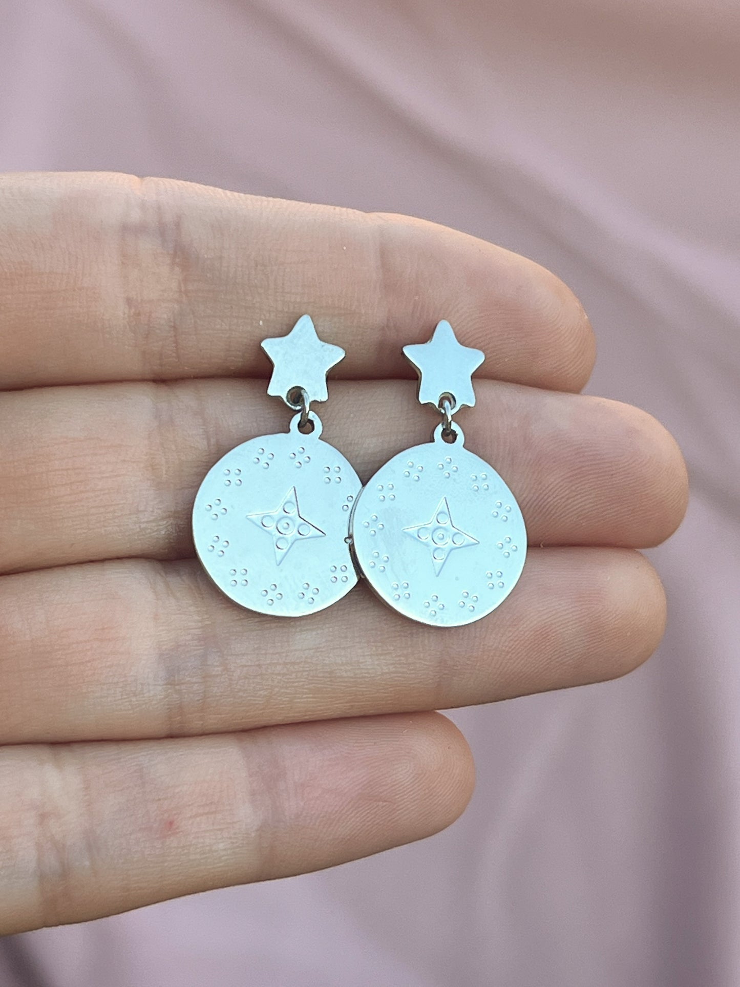 Boucles d’oreilles étoiles médailles pendantes