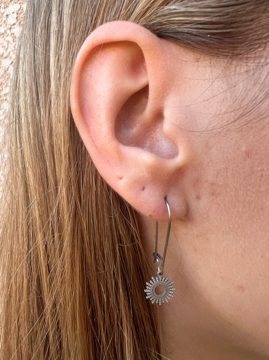 Boucles d’oreilles longues, médaille soleil
