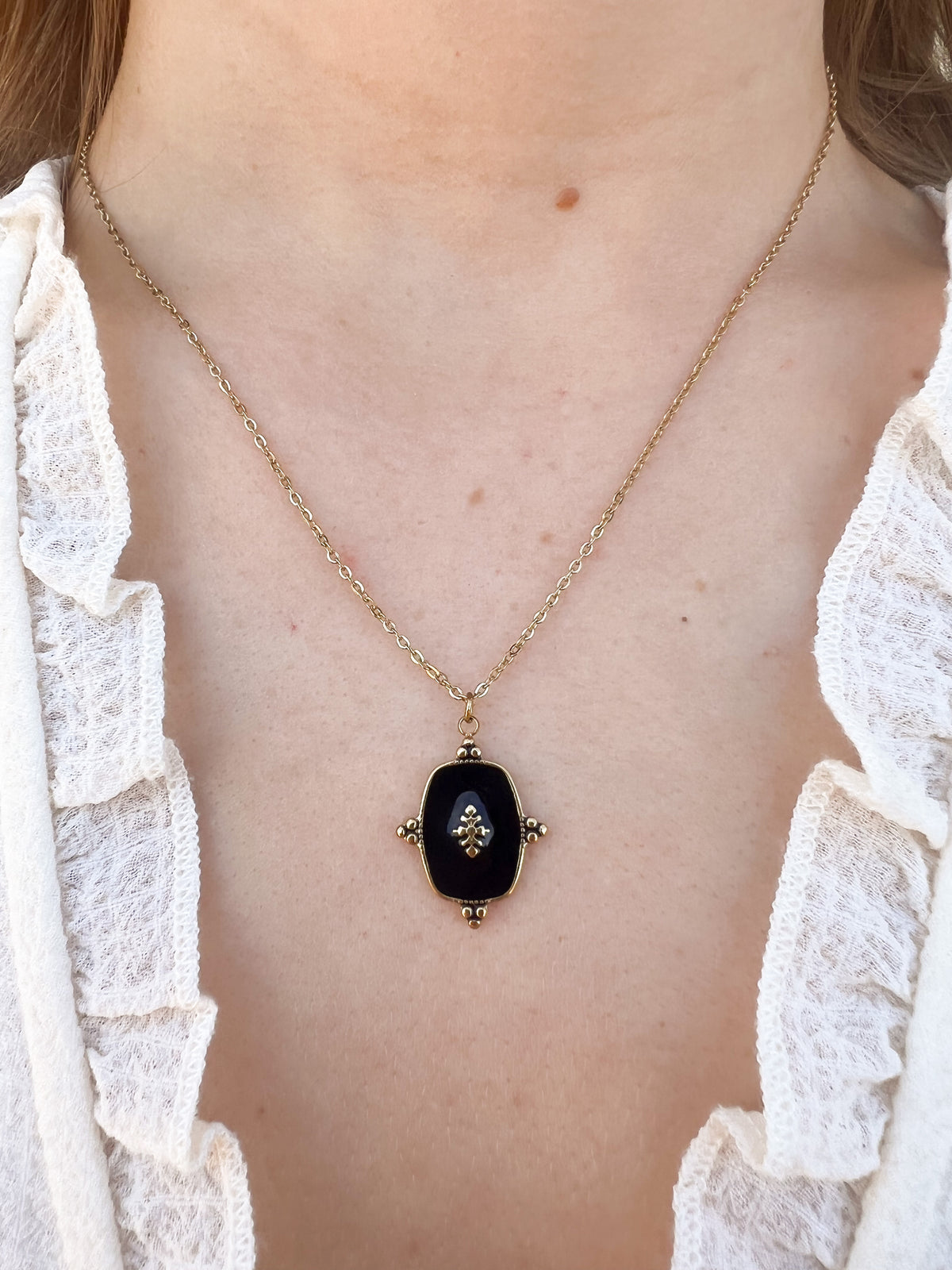 Amaya – Collier Pendentif Ovale Noir