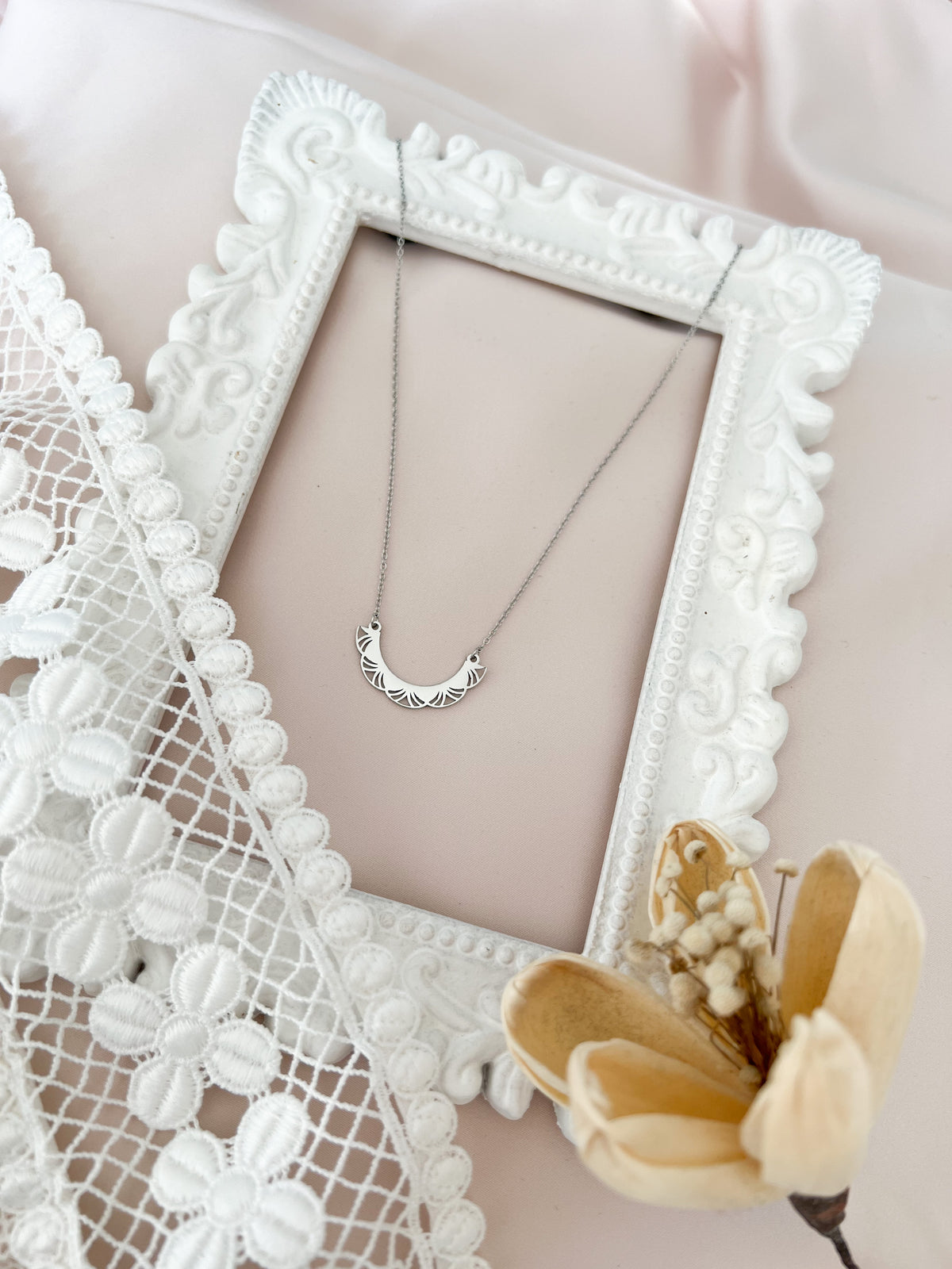 Aliera – Collier Pendentif Fleuri