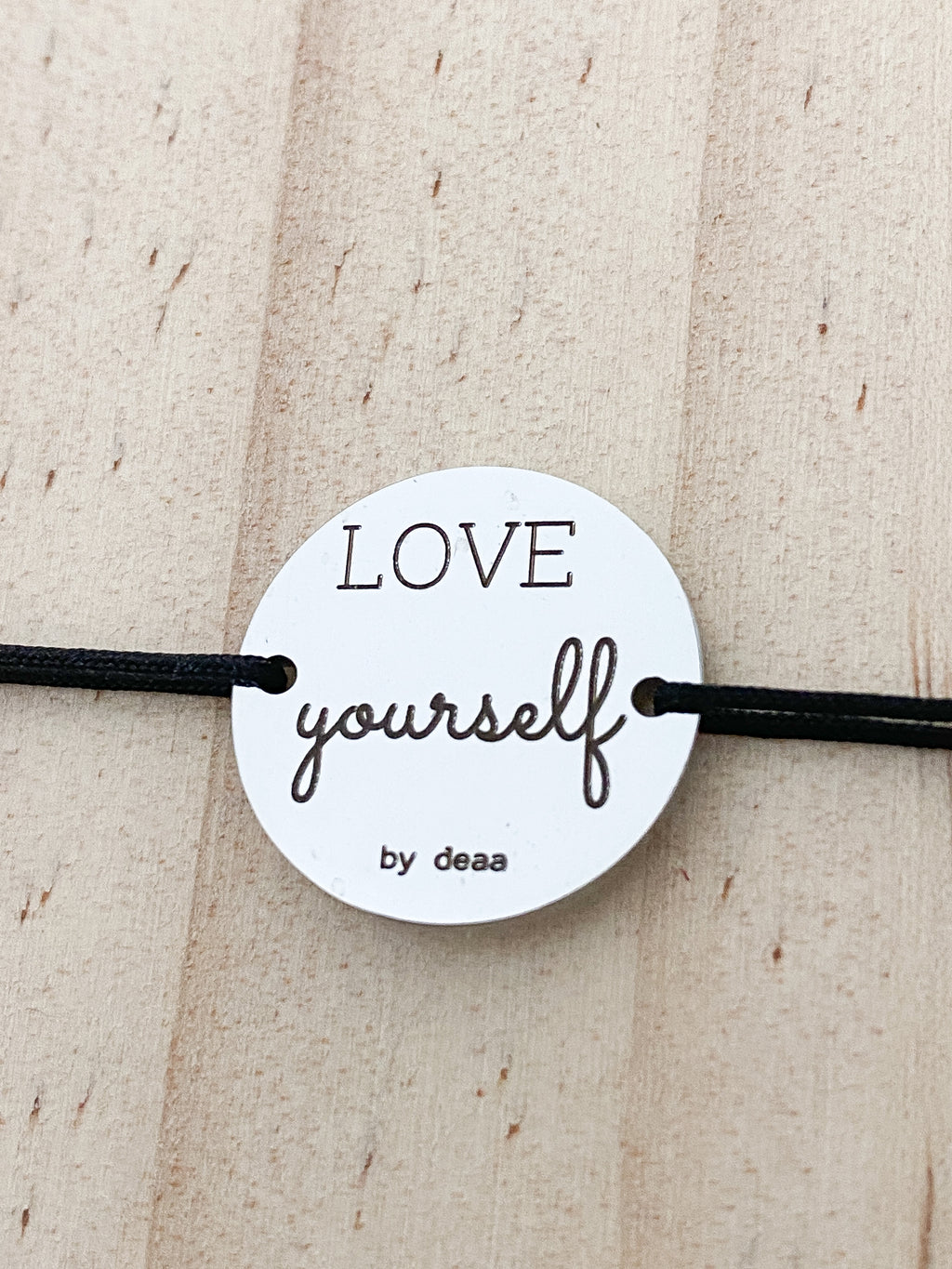 Love Yourself – Bracelet Médaillon