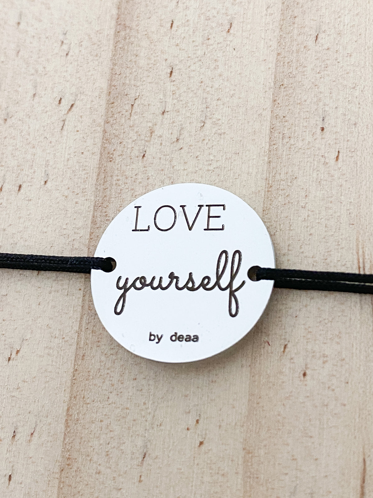 Love Yourself – Bracelet Médaillon