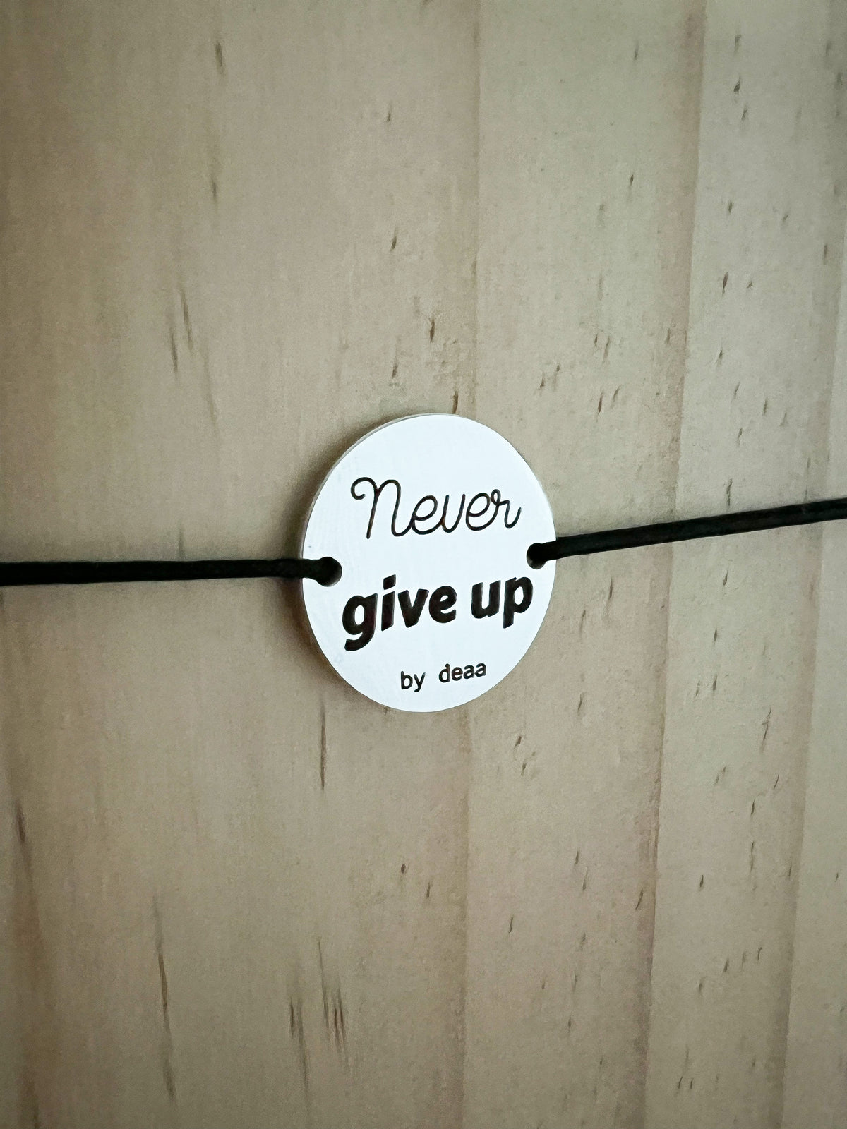 Never Give Up – Bracelet Médaillon