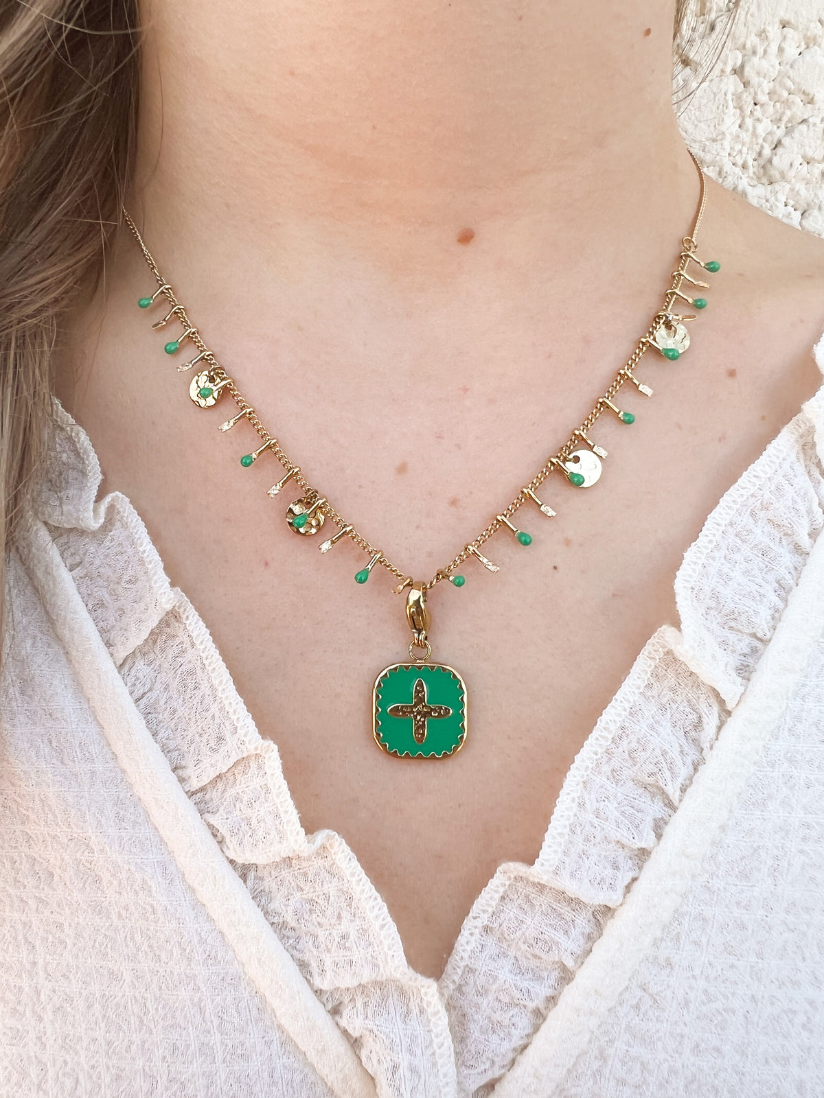 Romane – Collier Pendentif Émaillé Vert