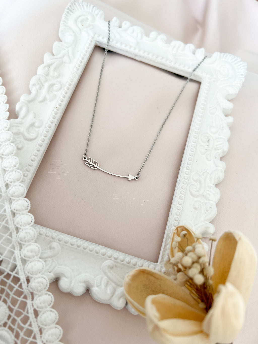 Melia – Collier Pendentif Flèche