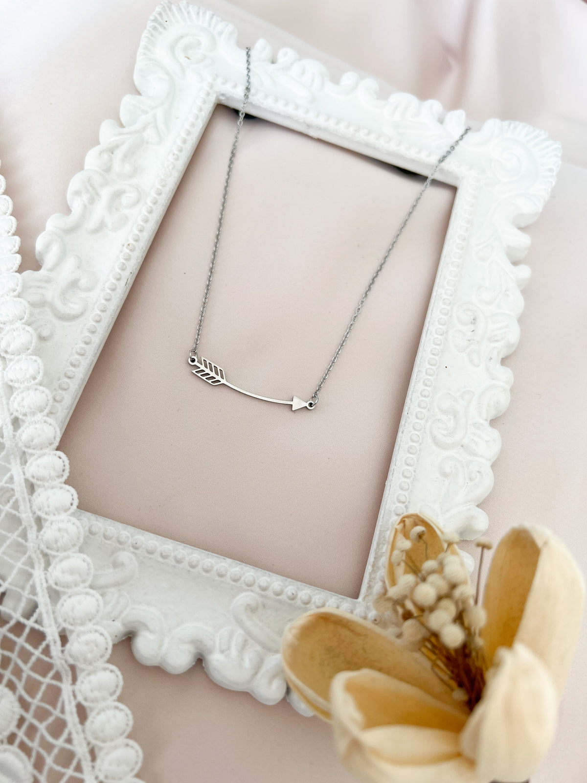 Melia – Collier Pendentif Flèche