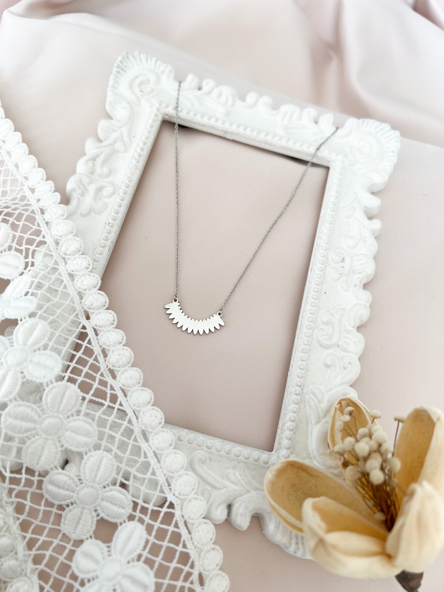 Collier plume