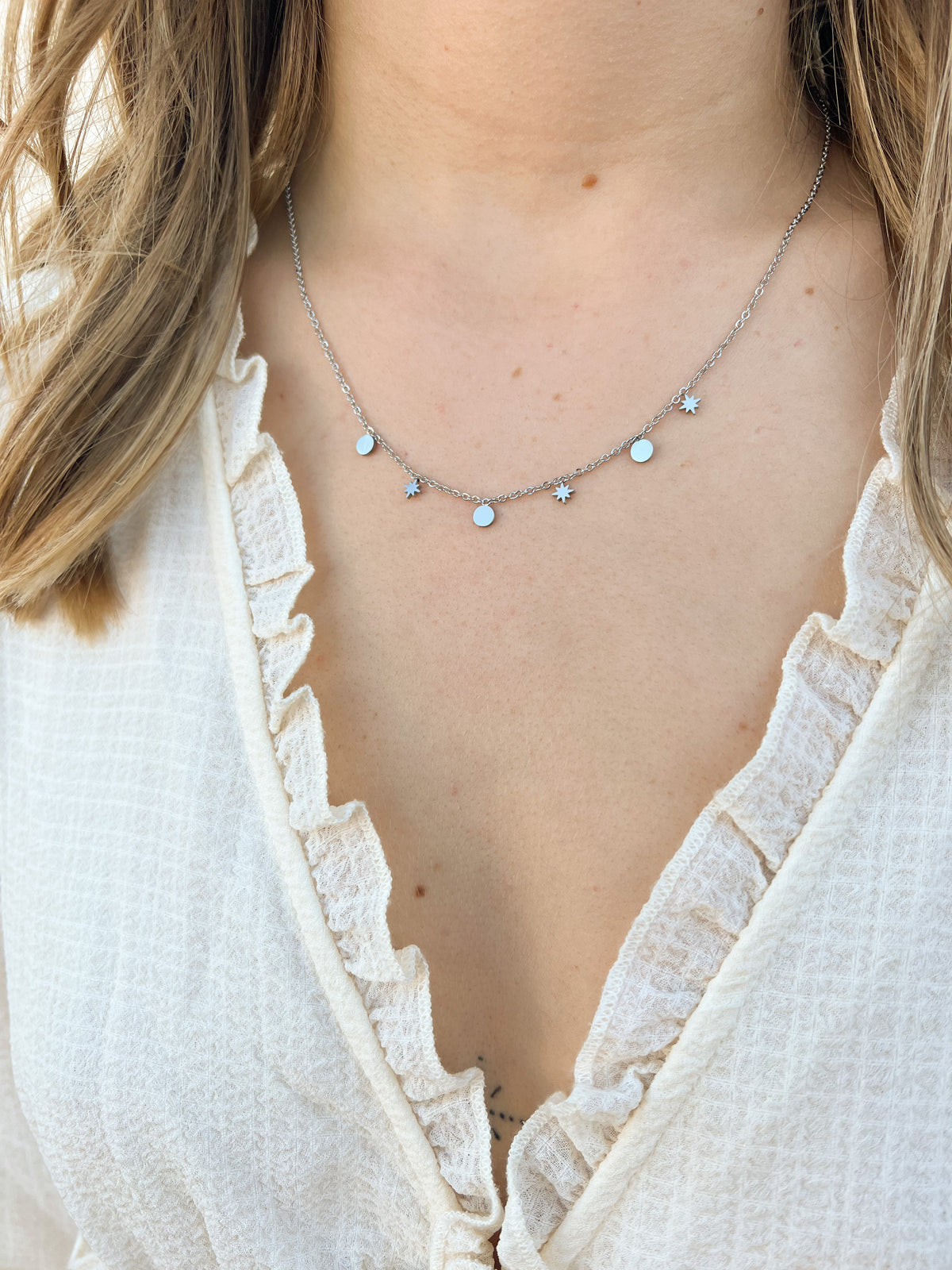 Amalia – Collier Breloques Pierres Bleues