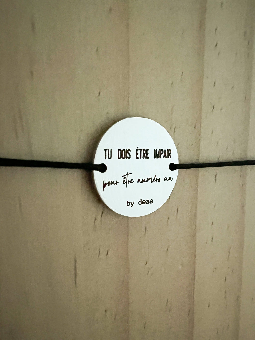Tu dois être Impair pour être Numéro Un – Bracelet Médaillon