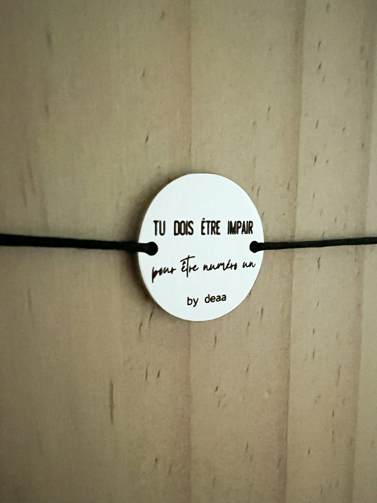 Tu dois être Impair pour être Numéro Un – Bracelet Médaillon