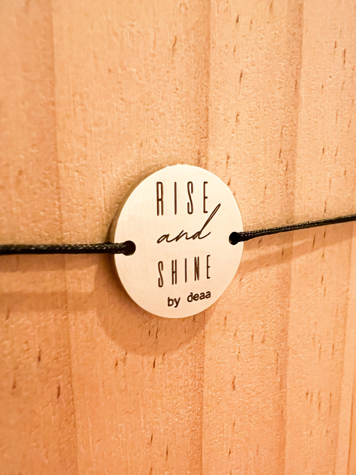 Rise and Shine – Bracelet Médaillon