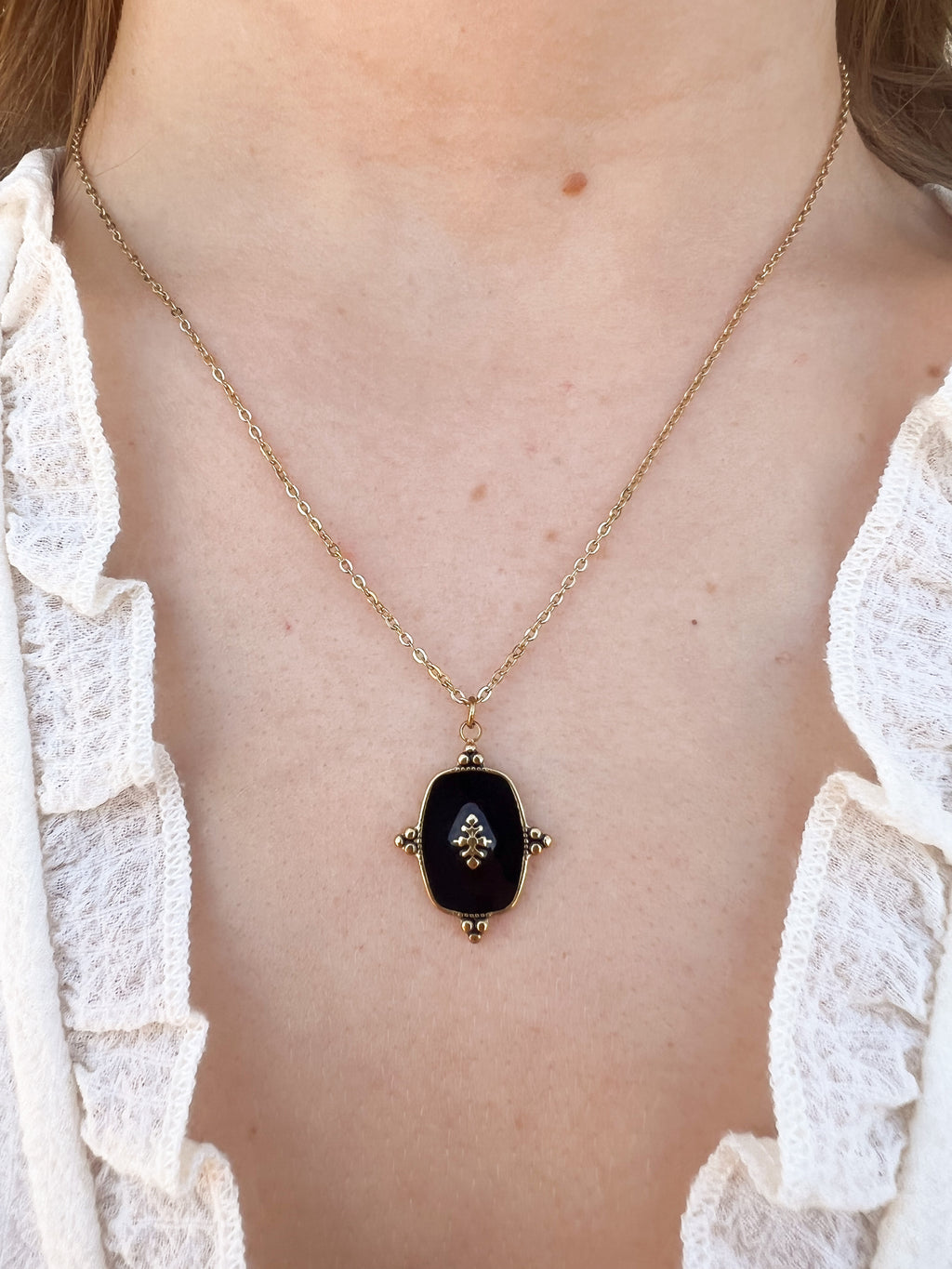 Amaya – Collier Pendentif Ovale Noir