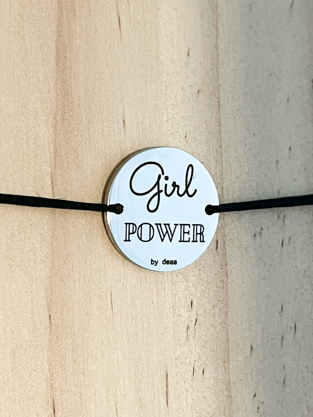 Girl Power – Bracelet Médaillon