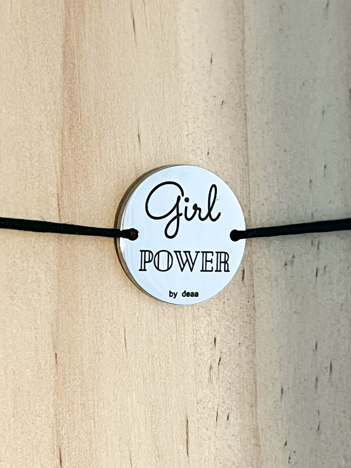Girl Power – Bracelet Médaillon