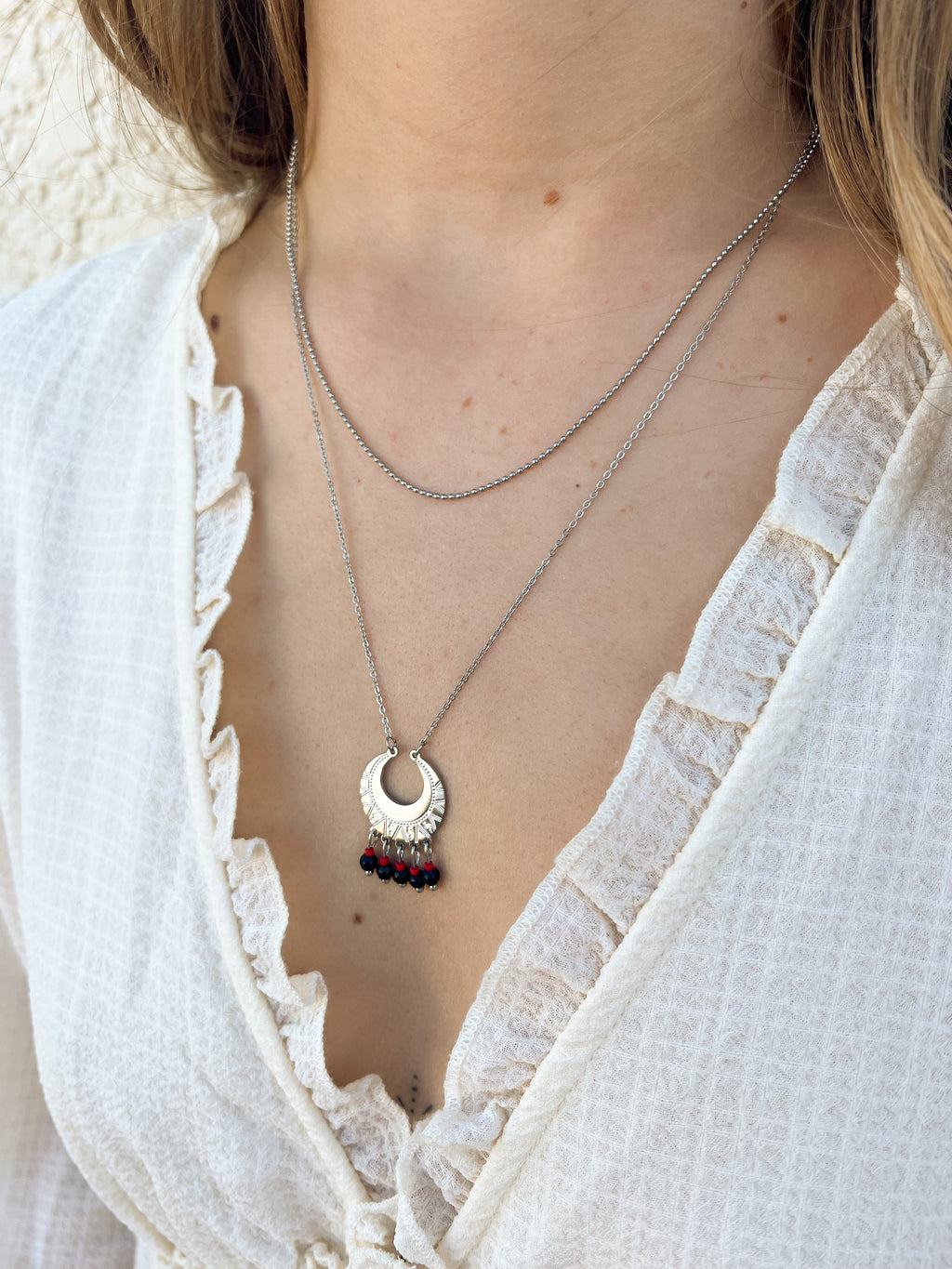 Nola – Collier Demi-Lune Breloques