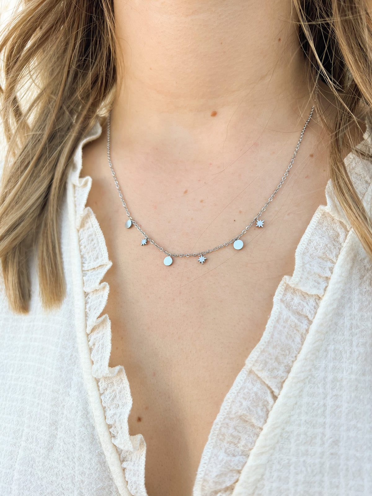 Amalia – Collier Breloques Pierres Bleues