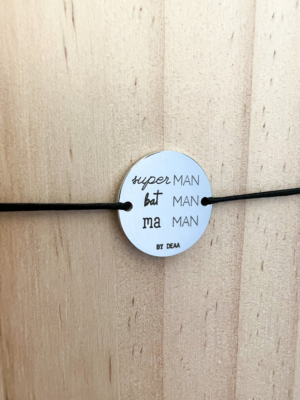 Superman, Batman, Maman – Bracelet Médaillon